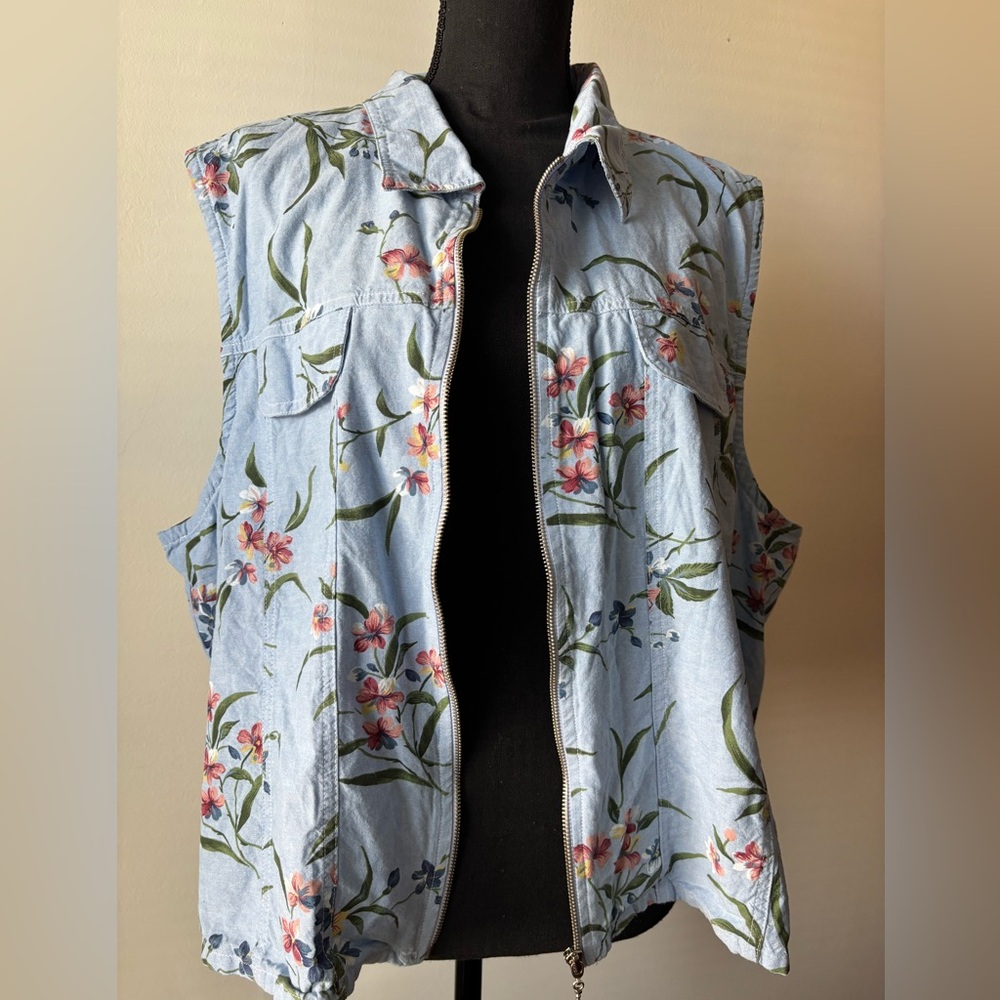 Floral Sleeveless Women'sTop Size-2X Front-Zipper Pre-loved Excellent Condition.